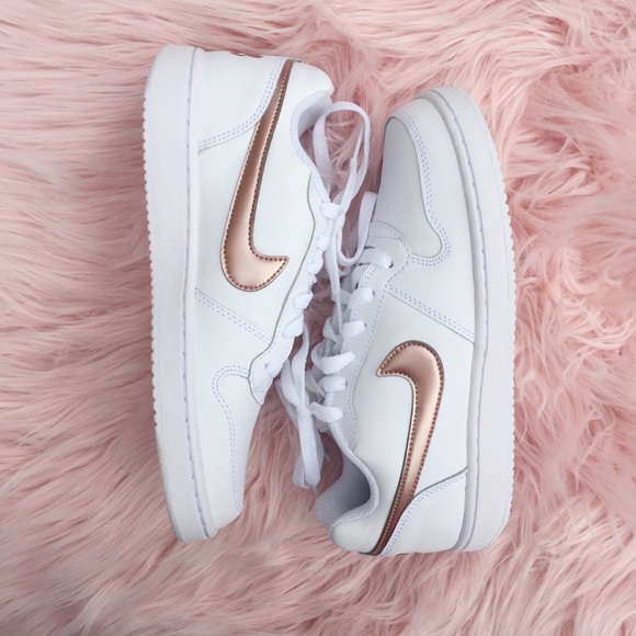 New Nike Women’s Sneakers White/Rose Gold - Picture 3 of 5